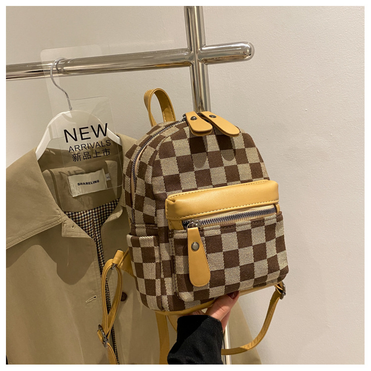 2021 New Fashion Checkerboard Backpack Autumn And Winter Texture Backpack display picture 15