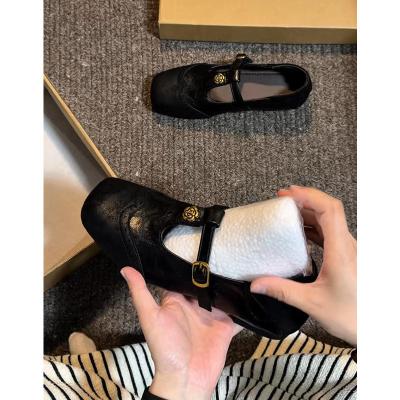 Super soft sheepskin vintage square-toed floral women's shoes with T-strap buckle, flat Mary Jane shoes, French-style elegant small leather shoes