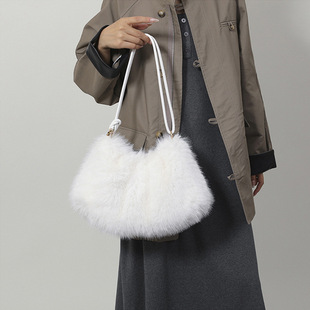 ëë����Ů�������ﶬˮͰ��ë�q��������������y�μ�����