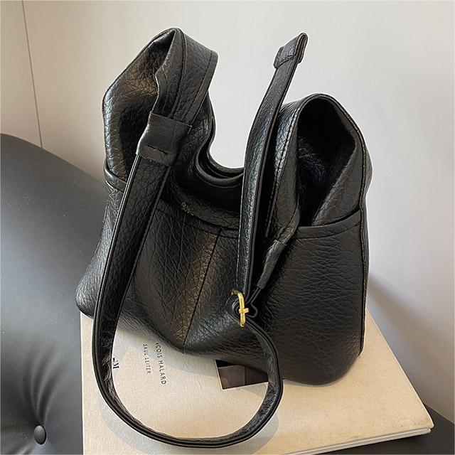 Gran capacidad casual bolsa de axilas para las mujeres 2023 otoño nueva moda casual cubo bolsa de trabajo bolso de hombro de cercanías