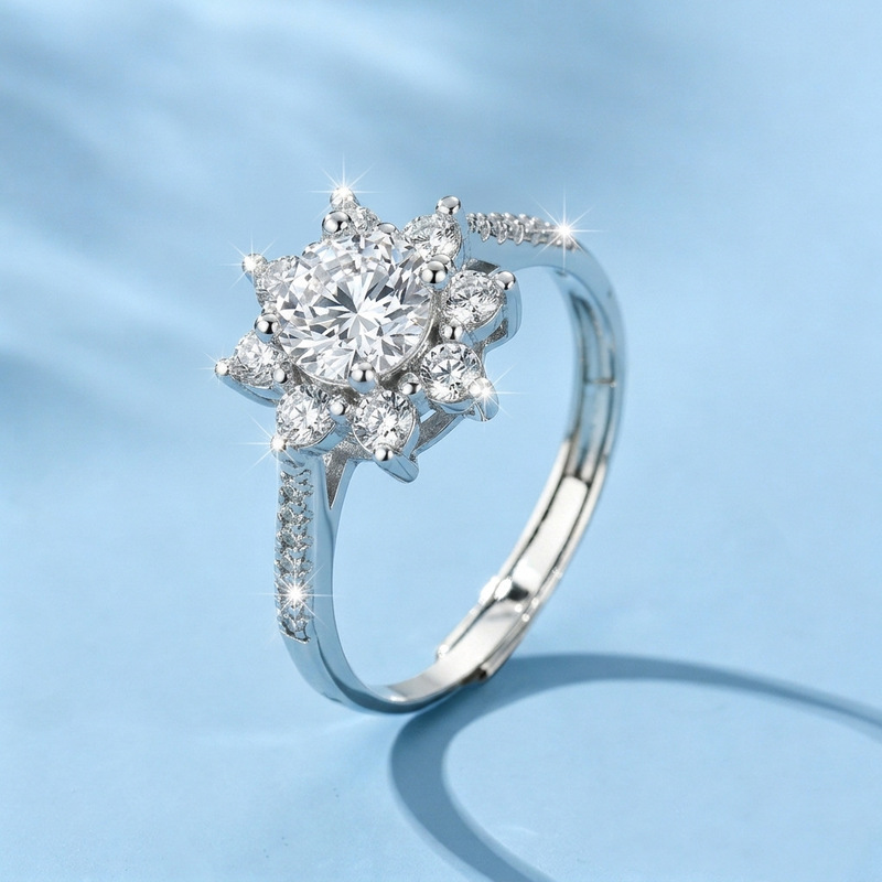 Light Luxury and High-End Snowflake-Shaped Blooming Ring, Silver-Plated Diamond Ring for Women, Proposal Ring with Cluster Setting, Imitation Moissanite Zircon Ring