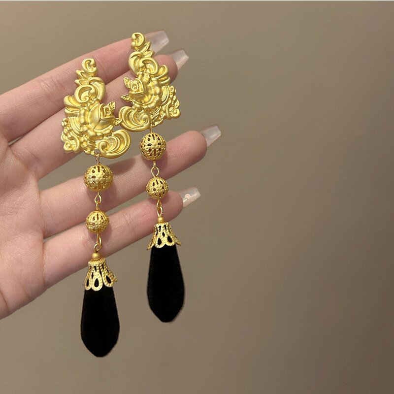 Golden Embossed Xiangyun New Chinese Style National Style Earrings Retro Light Luxury High-end Tassel Earrings 2024 Exaggerated Earrings