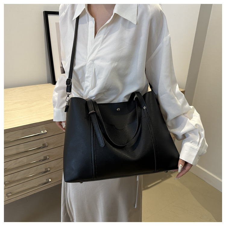 Retro texture commuting solid color simple 2024 autumn new large-capacity single-shoulder bag with a relaxed underarm tote bag undefined