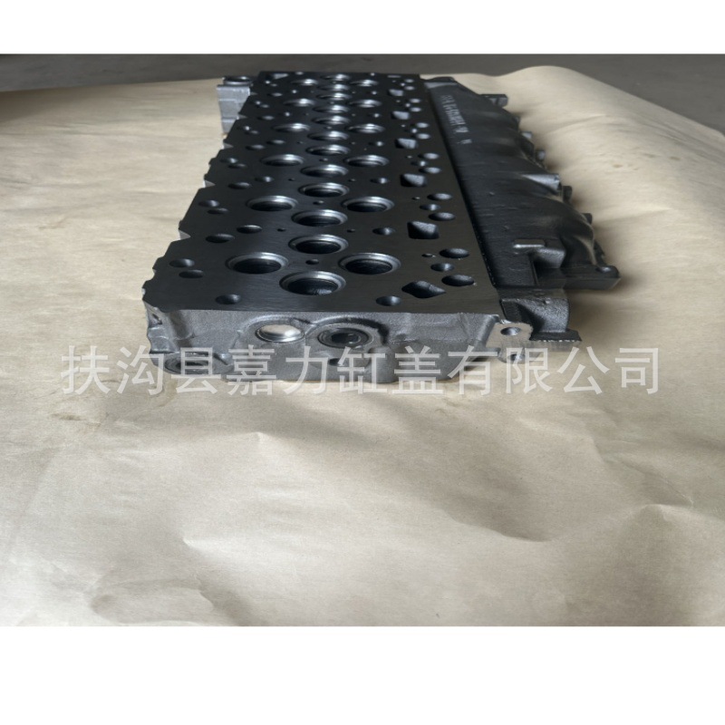 Factory Direct Supply Diesel Engine Cylinder Head Isde6.7 Cummins Isb6.7 Cylinder Head 6D107