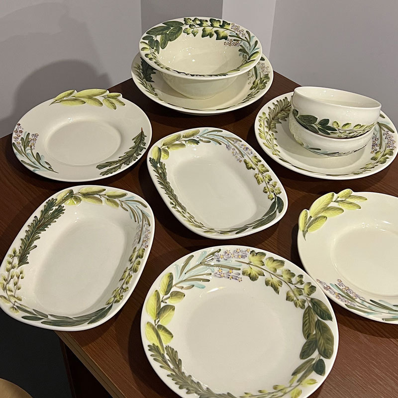 Hand-painted plant and flower ceramic tableware set, creative embossed green leaf plates, bowls, fish plates, hotel and home ceramic dinner plates Hand-painted plant and flower ceramic tableware set, creative embossed green leaf plates, bowls, fish plates, hotel and home ceramic dinner plates