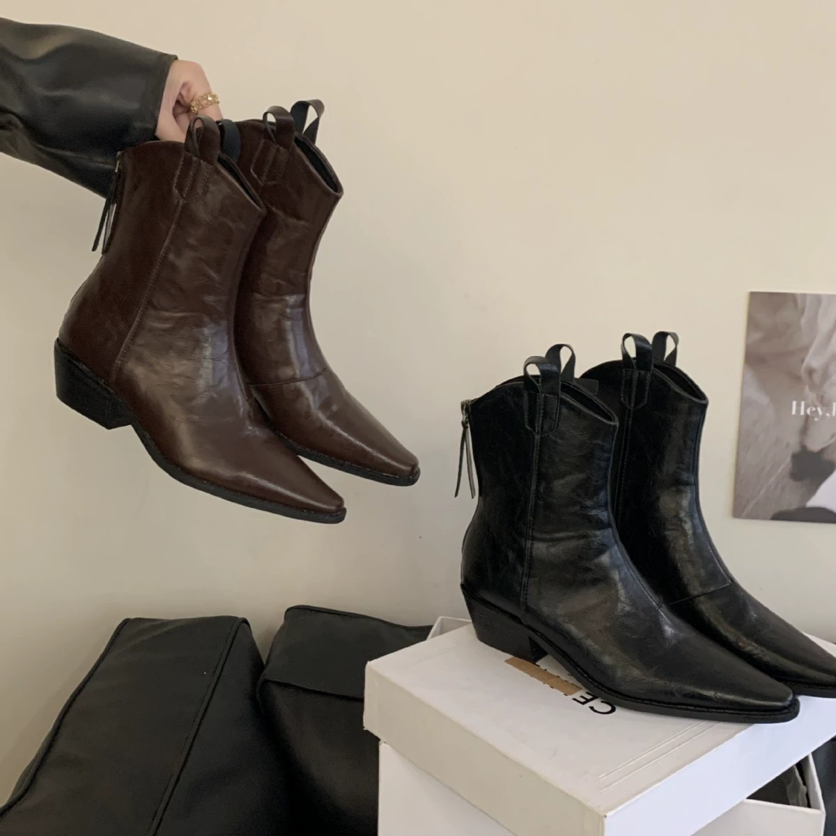 Женские ботинки 2025, короткие ботинки, ботинки с V-образным вырезом, ботинки без каблука, заостренный носок, коричневые, на толстом каблуке, ковбойские ботинки в стиле вестерн, челси, ретро