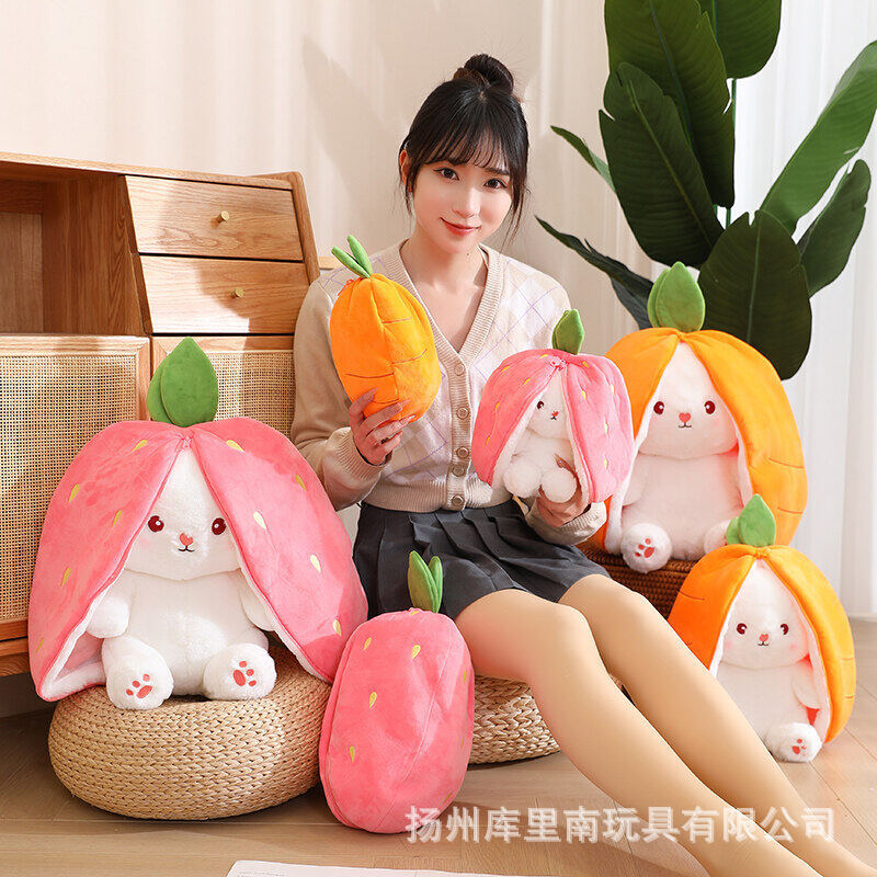 Transformación conejo pequeña muñeca de fruta Linda muñeca de conejo de fresa juguete de peluche almohada para dormir niña muñeca de trapo con dormir