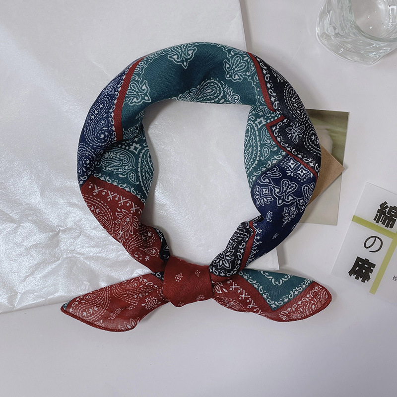 Pañuelo pequeño cuadrado de algodón y lino con estampado de flor de cachemira, estilo nuevo otoño-invierno 2026, pañuelo de cuello pequeño transpirable y cálido para mujer, estilo artístico.