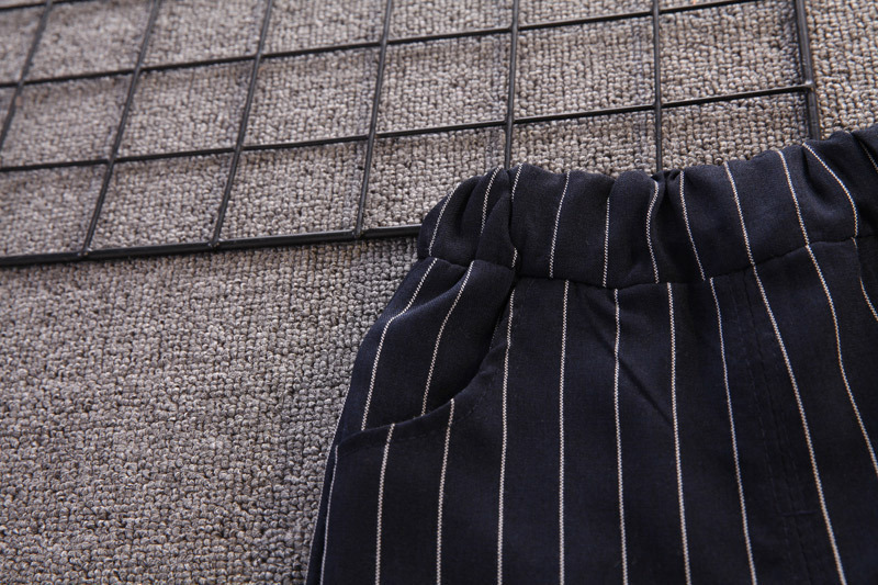 竖条领结背带套装