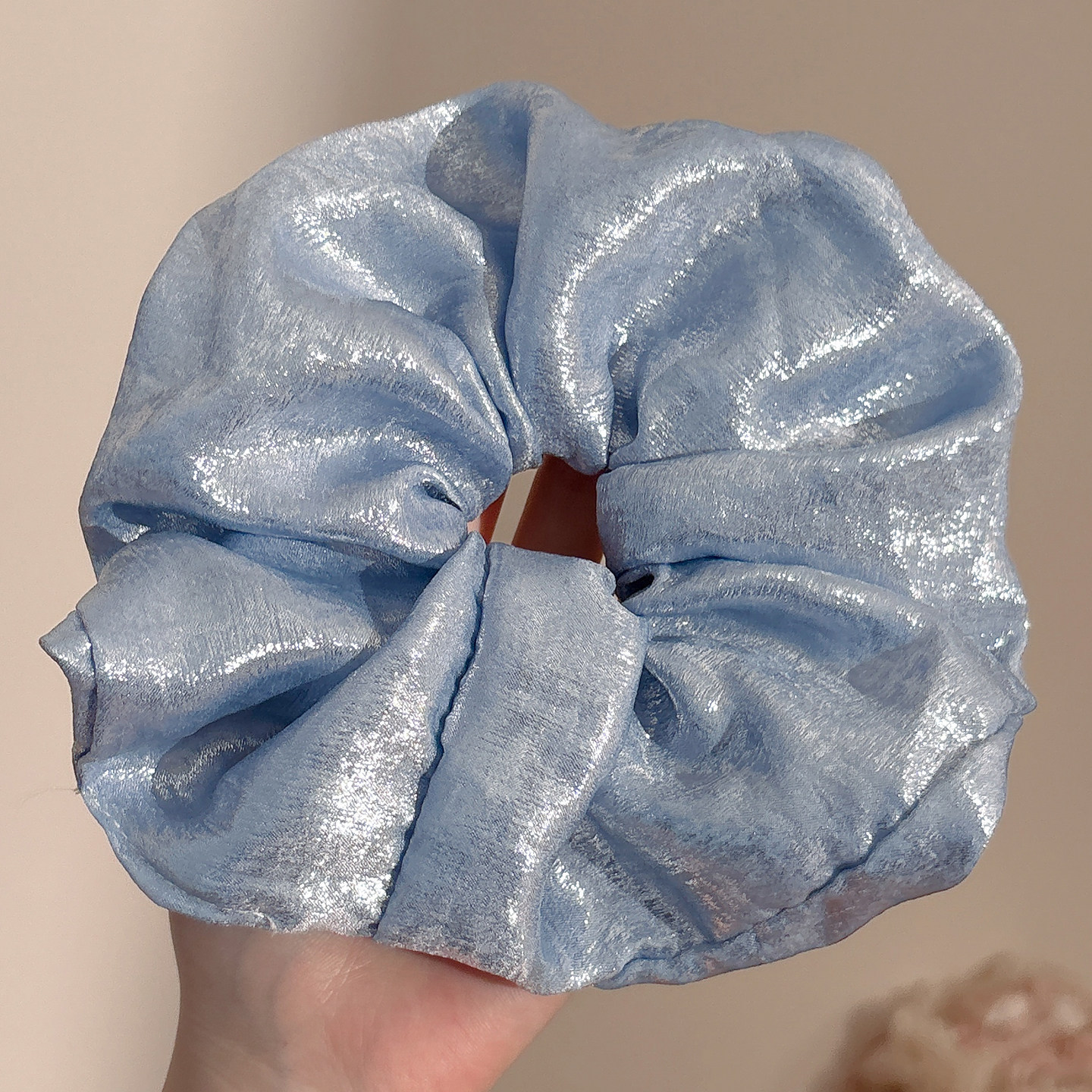 Nuevo scrunchie de encaje multicapa 2026 para mujer, lazo para el pelo de alta gama, accesorio suave para el cabello estilo coreano.