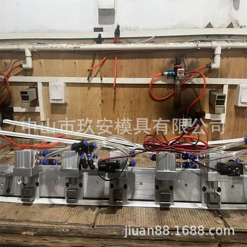 玖安模具供应PVC条形多孔1.5mm7孔气动手动冲孔模