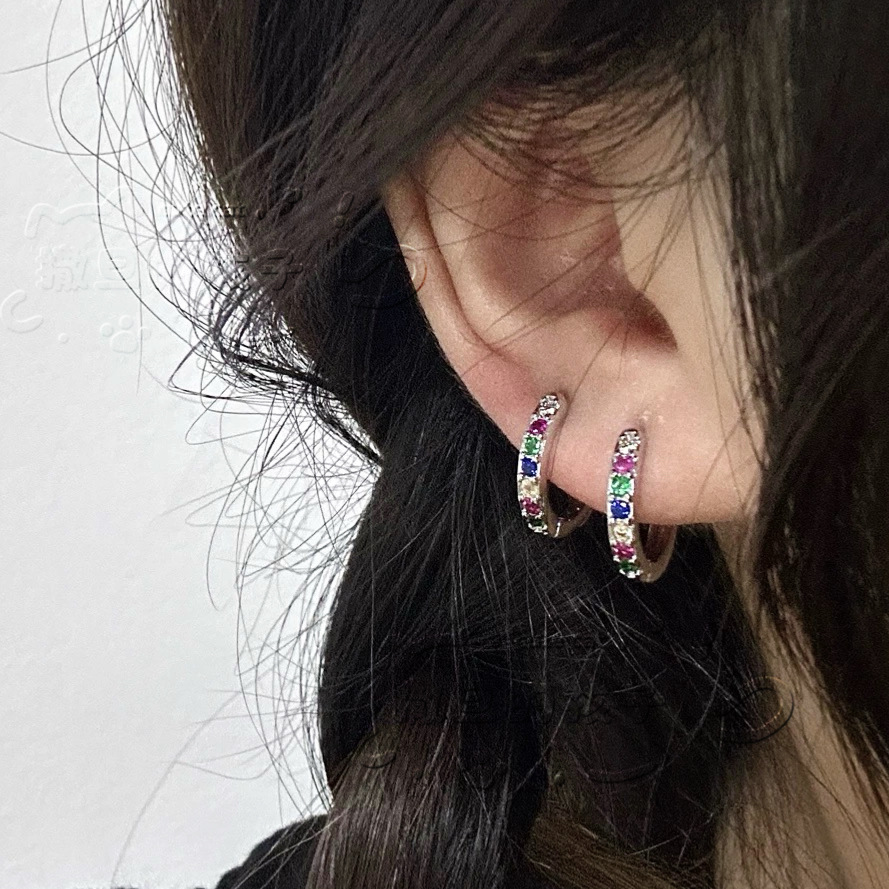 Silver pointed spike labret stud material detail