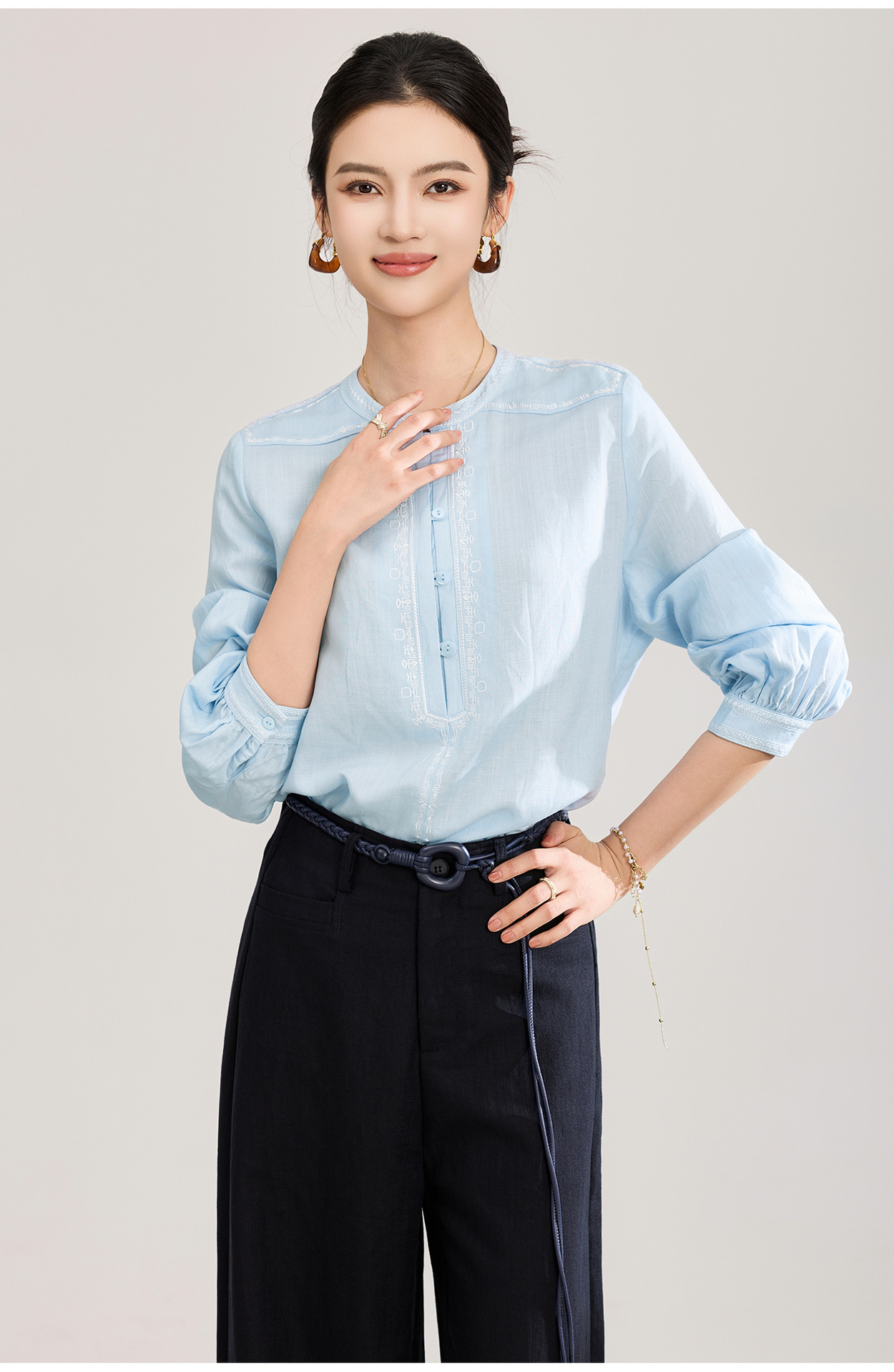 Áo sơ mi nữ chất liệu linen phối màu tay ngắn phong cách Pháp — màu xanh nhạt chi tiết 2