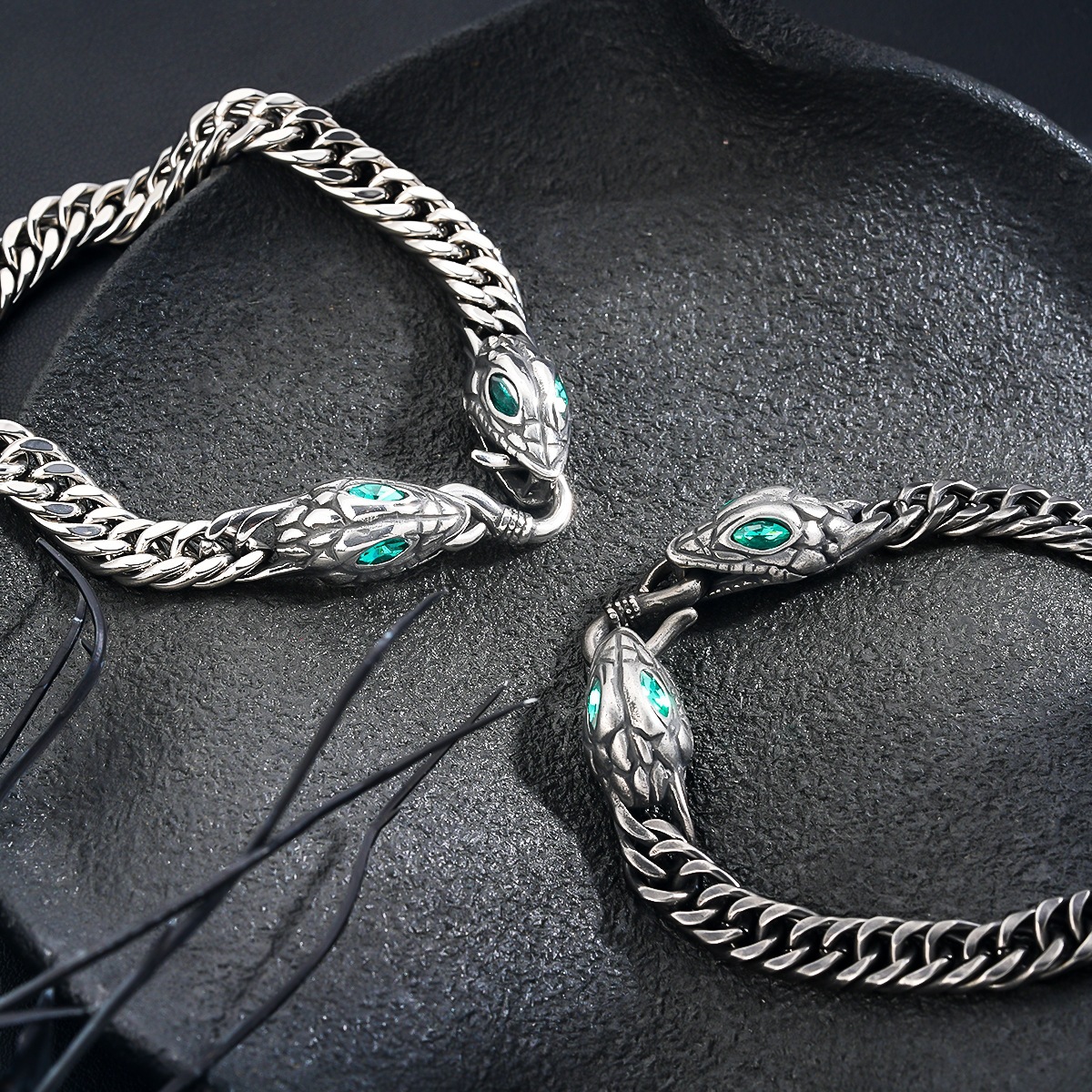 Green-eyed Snake Bracelet For Men In Titanium Luxury Style_voghion.com