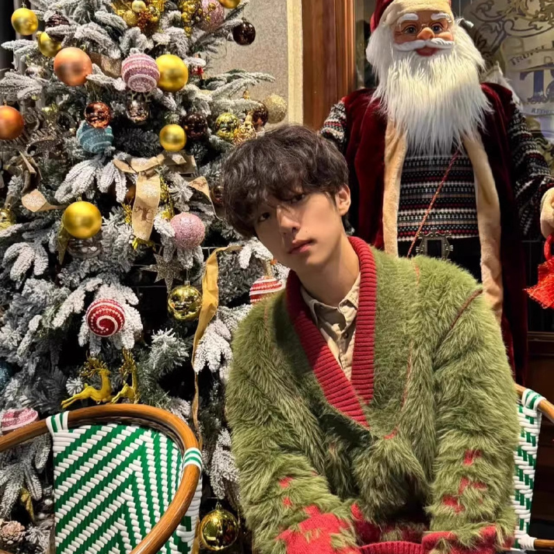 New Year's Red Festive Atmosphere V Neck Knitwear Men's Winter Imitation Mink Lazy Style Loose Casual Knitwear Top