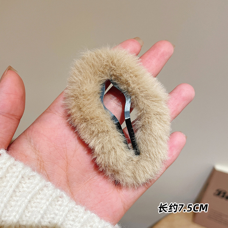 Un patrón de clip de pelo al por mayor nuevo mercado nocturno joyería de tarjeta de pelo al por mayor barraca de venta caliente clip de boca de pato joyería image 211