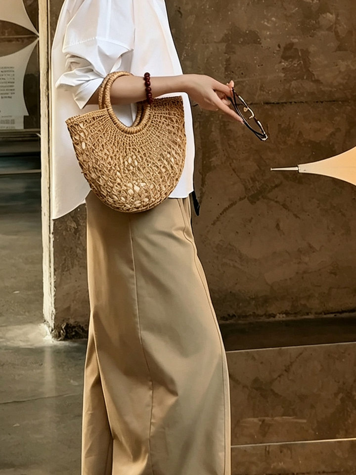 Quần tây nữ ống đứng dáng rộng cạp cao, phong cách tối giản, vải rủ nhẹ — Màu kaki sương mù