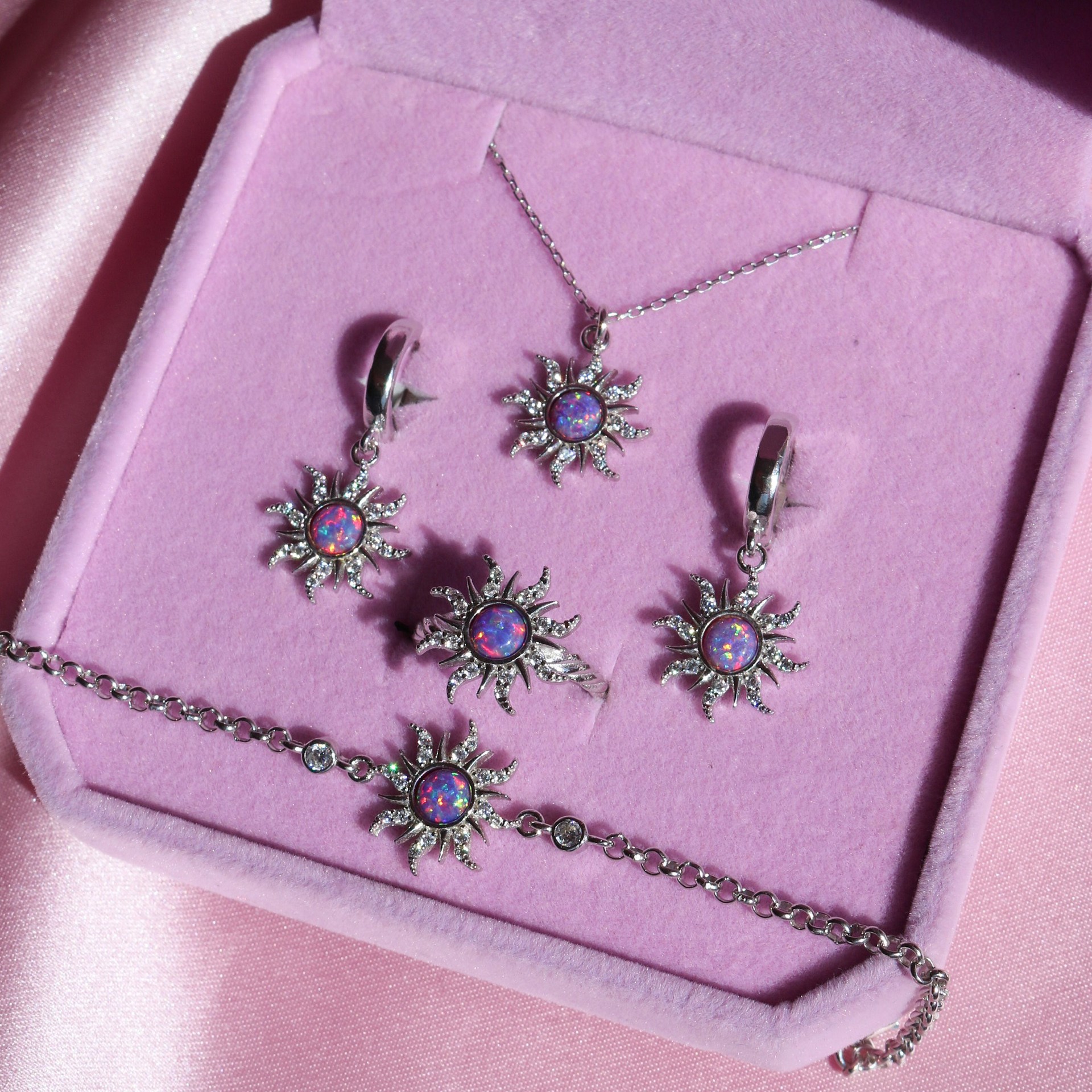 Collar Opal europeo y americano Collar de dopamina retro Collar de Barbie Colgante de ópalo Colgante de circonita con microincrustaciones transfronterizas