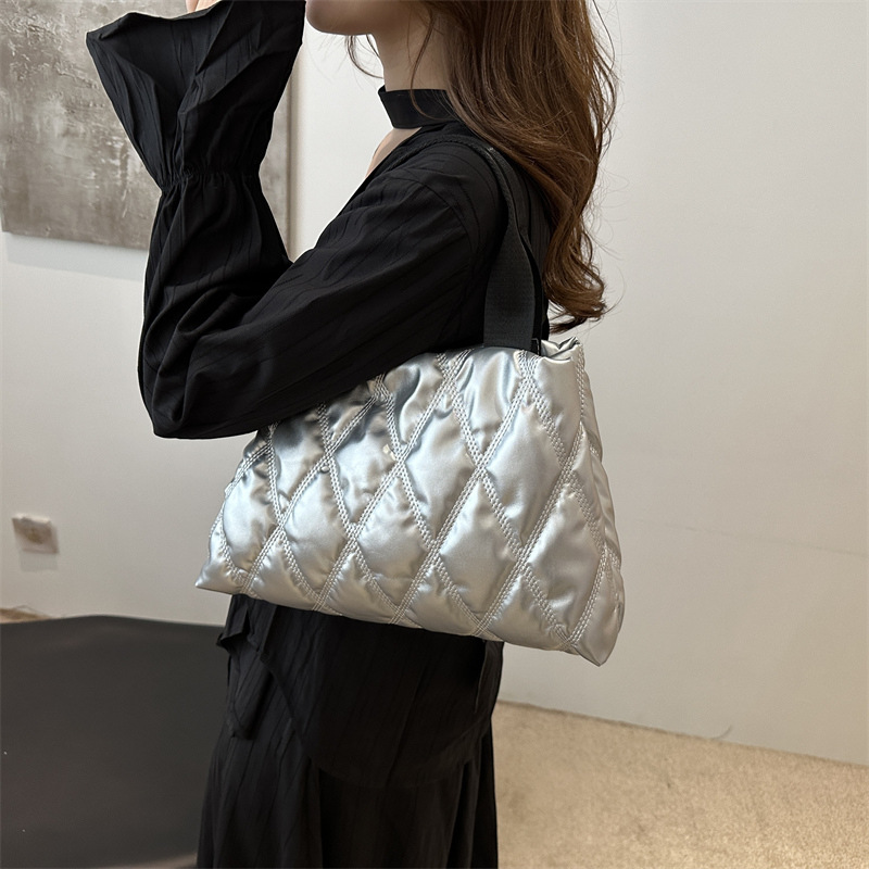 Bolsos populares de este año para mujeres 2024 nuevos bolsos de Lingge de diseño de nicho de moda