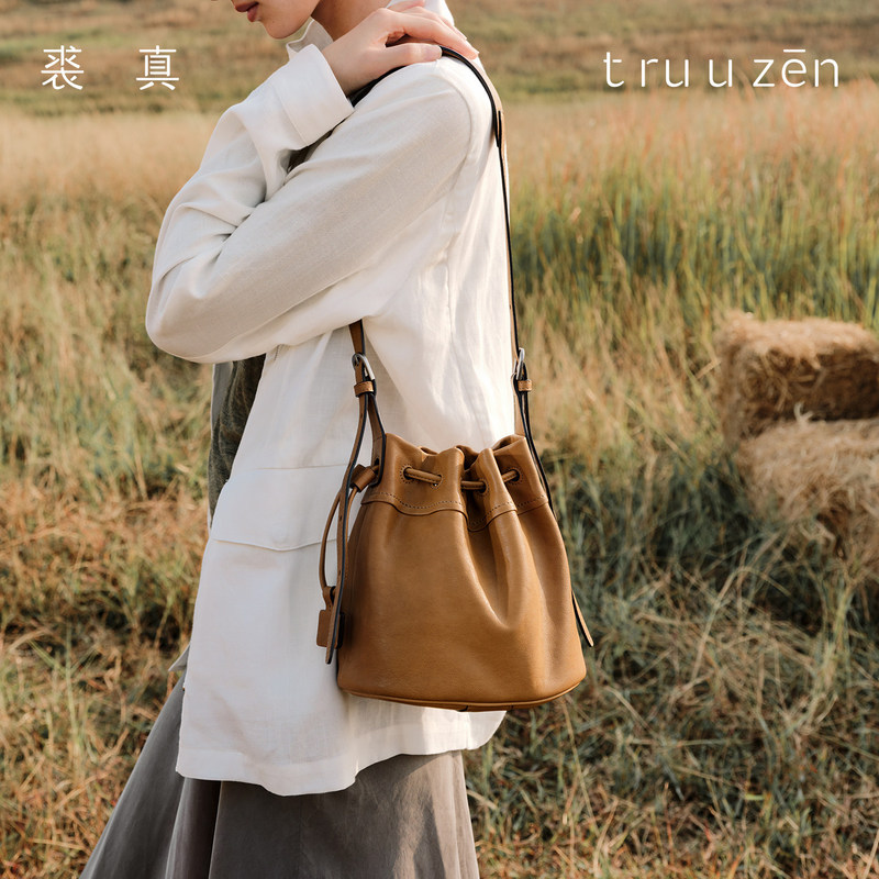 Qiu Zhen Yun Shu Small Bucket Bag Made of Vegetable-Tanned Leather, Vintage Casual Shoulder Crossbody Drawstring Bucket Bag for Commuting, Spring and Summer Small Bag for Women Qiu Zhen Yun Shu Small Bucket Bag Made of Vegetable-Tanned Leather, Vintage Casual Shoulder Crossbody Drawstring Bucket Bag for Commuting, Spring and Summer Small Bag for Women