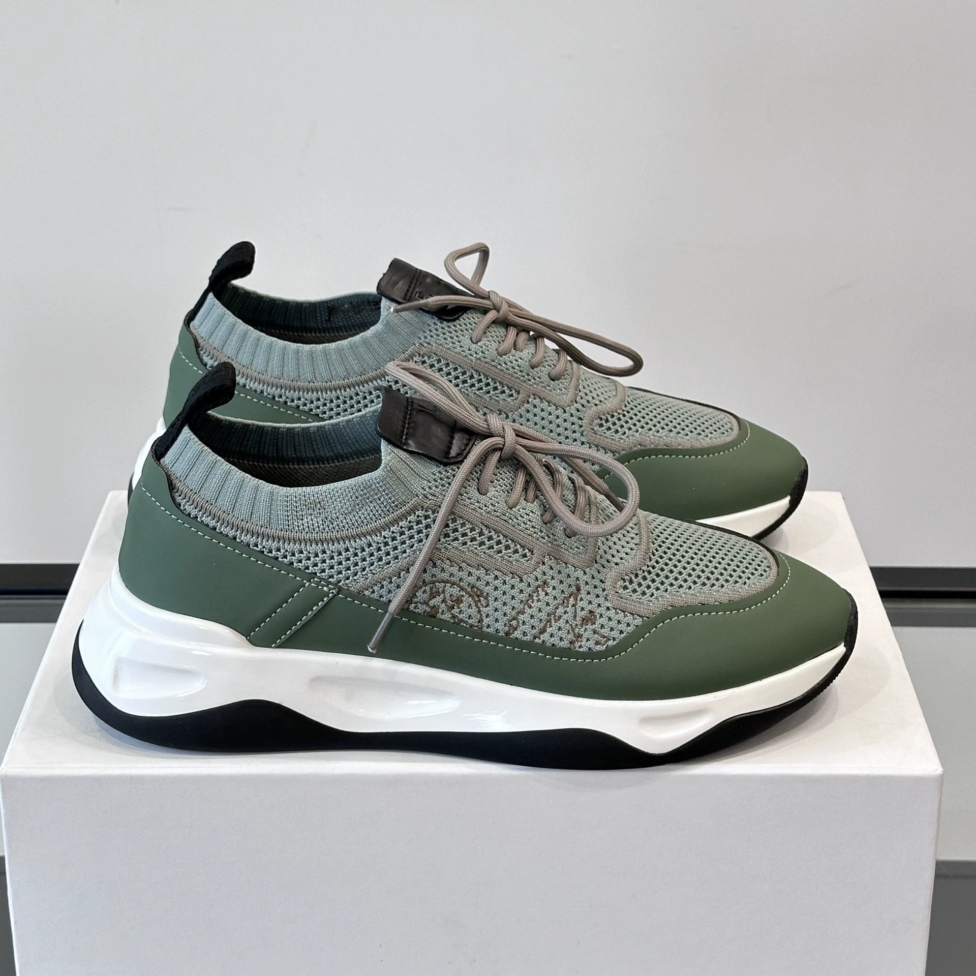 Европейская повседневная спортивная обувь с сеткой для мужчин, трикотажные дышащие кроссовки, мужская дорожная обувь на шнуровке для вождения