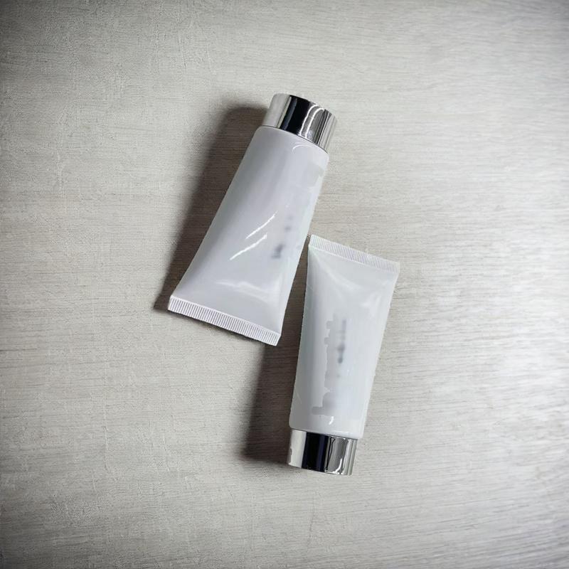 Soft, Balanced, Lightweight, Oil-Controlling 50ml Gentle Cleansing Cleanser, Delicate Moisturizing Facial Cleanser, Nourishing and Silky Smooth