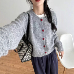 灰色爱心扣子毛衣外套女2025秋季新款高级感宽松圆领针织开衫上衣