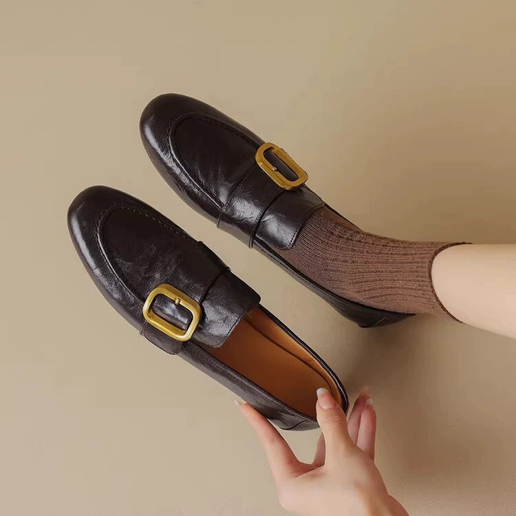 Мягкая овчина ретро Lefu обувь женская мягкая подошва 2025 новая французская плоская подошва одиночные туфли черные кожаные туфли
