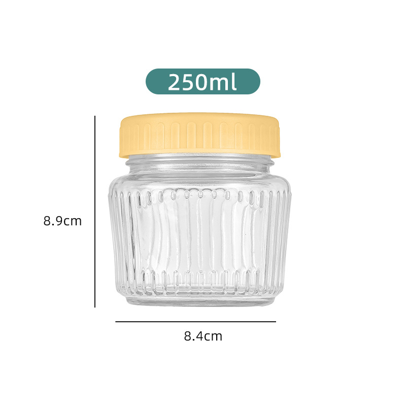 노란색 플라스틱 뚜껑이있는 250ml 유리 항아리; 투명