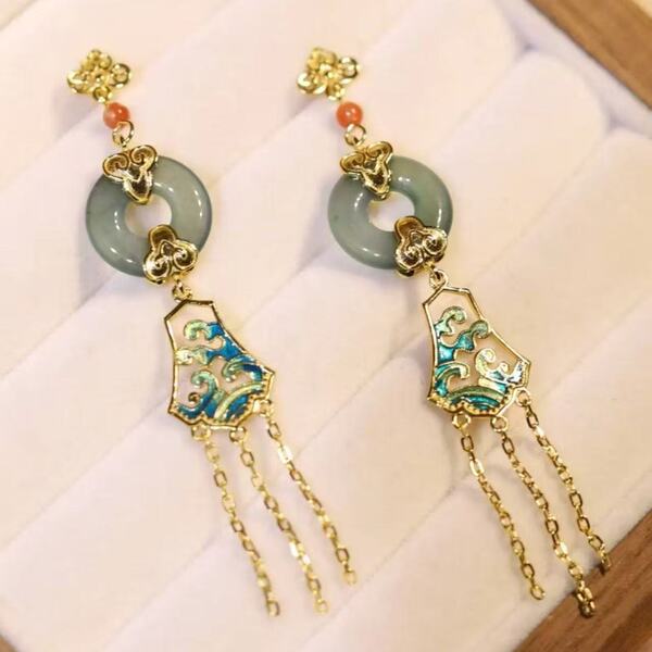 Retro ethnic elegant earrings with tassels