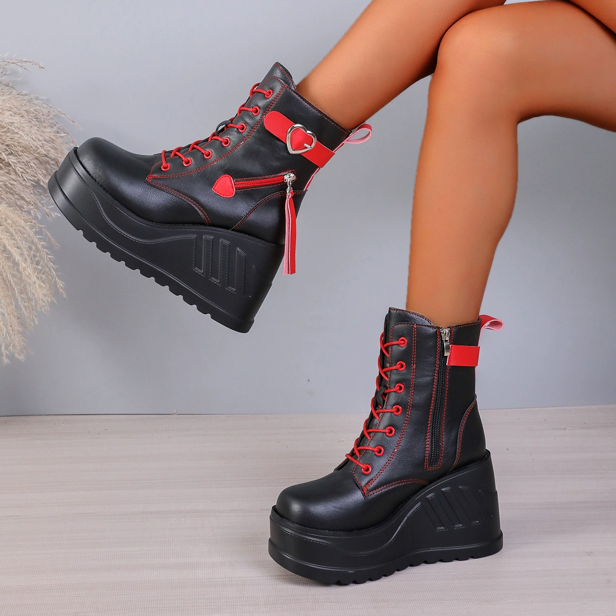 Британские сапоги Martin с толстой подошвы женский 2023 осень-зима новая мода модная сеть красная короткая сапоги с шнуровкой мотоциклетные сапоги