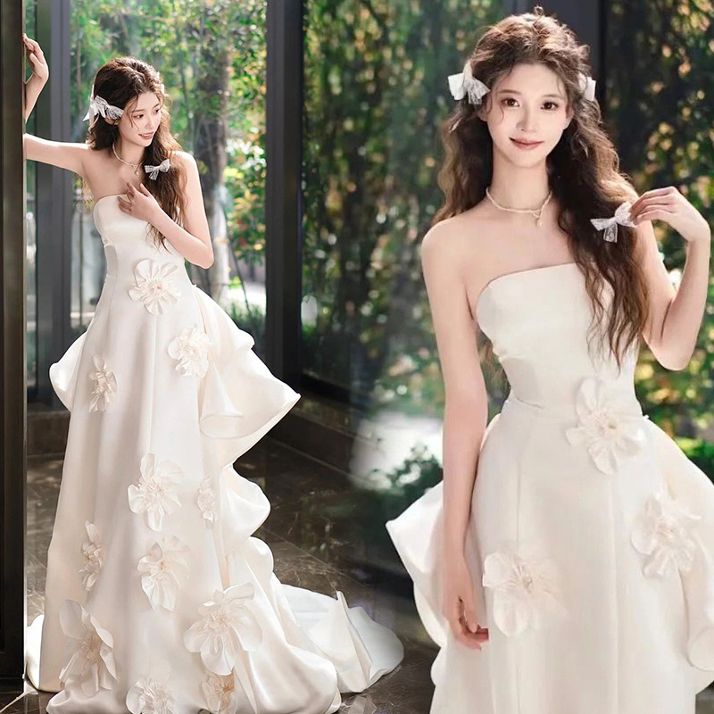 Fairy-Like Sweet Petal Strapless Korean-Style Bridal Satin Wedding Dress 2026 Spring New Fashion Light Wedding Dress for Travel Photography