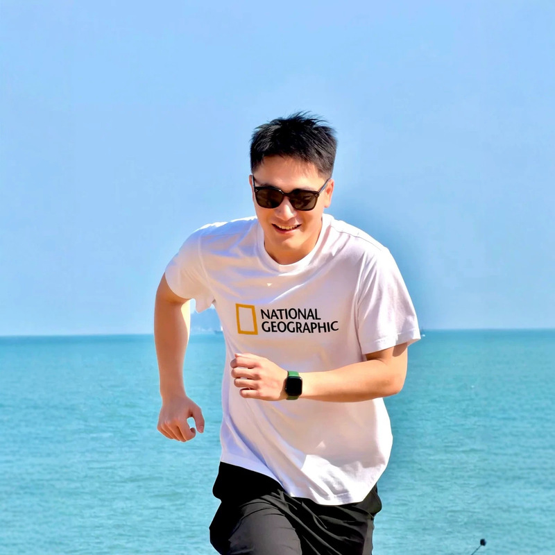 Ng National Geographic Unisex Classic Yellow Frame Letter Logo Outdoor Loose Fit Couple's Round Neck T-Shirt Short Sleeve
