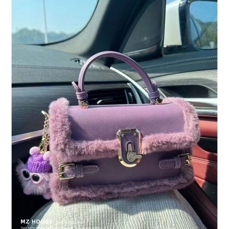 가방 여성의 2024 새로운 유행 가을 및 겨울 하이 엔드 텍스처 틈새 패션 올 매치 원 숄더 봉제 크로스 백 폭발