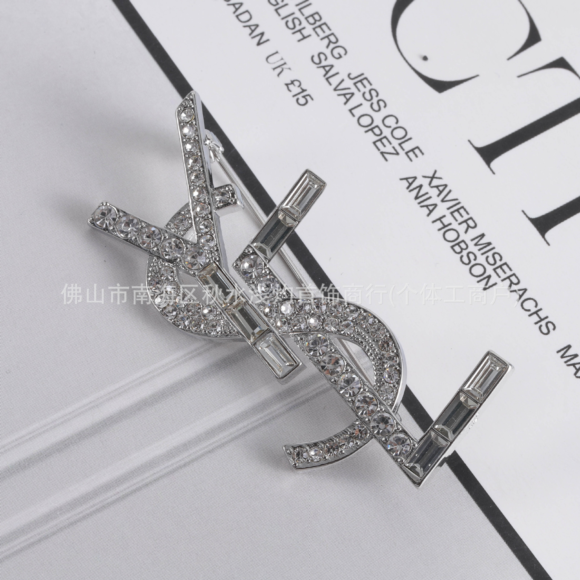 양 슐린 Y 가족 편지 접착제 떨어지는 황동 브로치 여성용 하이 퀄리티 다이아몬드 핀 유럽과 미국의 하이 엔드 라이트 럭셔리 가슴 장식