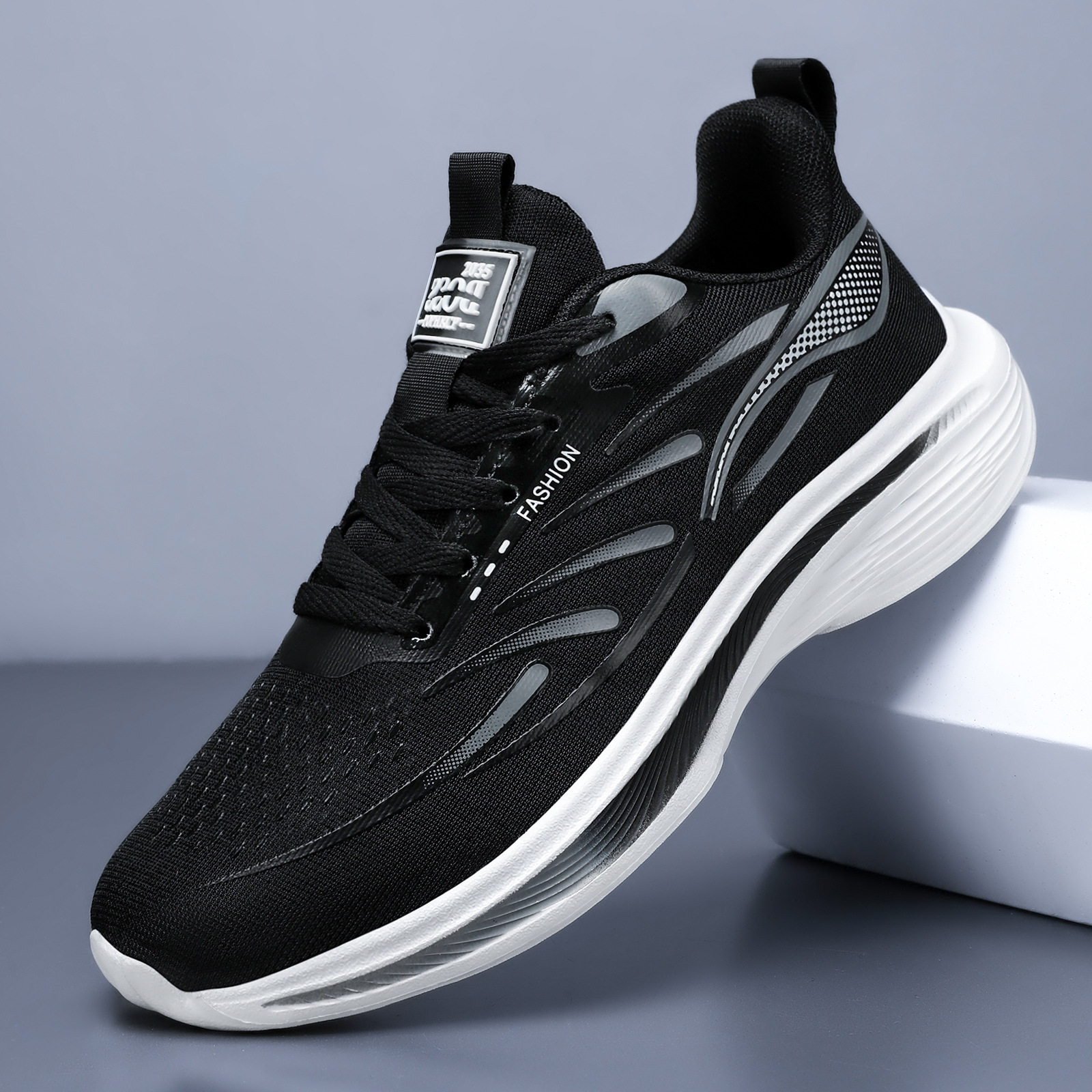 2026 primavera EVA ultra ligera zapatillas de deporte de adhesión fría ligera con suela suave zapatos de running de hombre grandes zapatos casuales de hombre transfronterizos