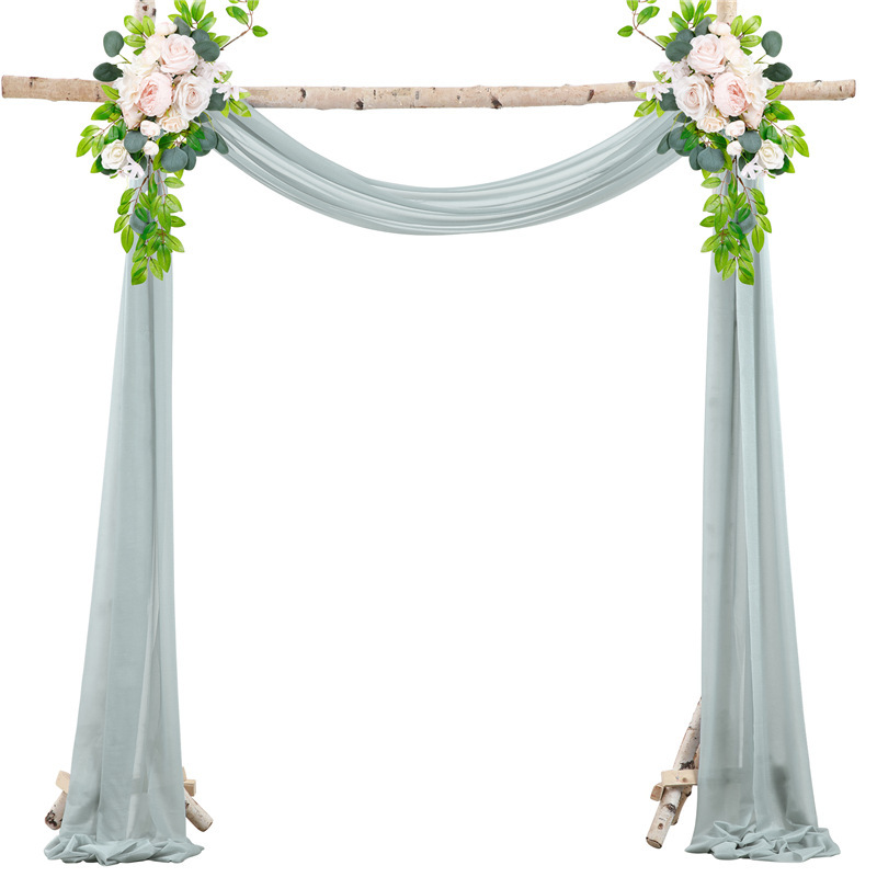 カーテンは欧米の結婚式のアーチで飾られています。|undefined