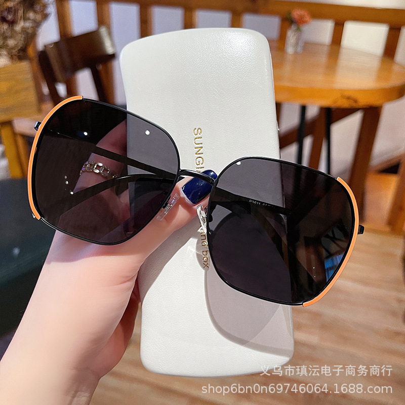 De gama alta retro verde gafas de sol polarizadas Internet celebridad moda Metal Gran marco gafas de sol de moda de los hombres y las mujeres de estilo coreano protección UV