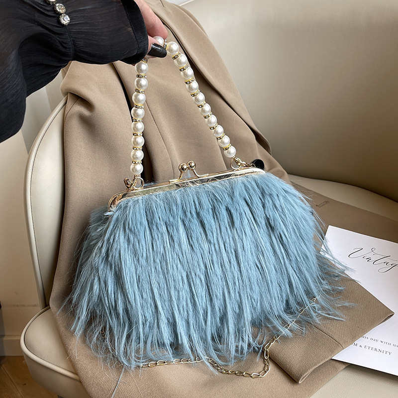 Women's Exquisite furry plush bag messenger bag autumn and winter plush bag pearl chain handbag_voghion.com