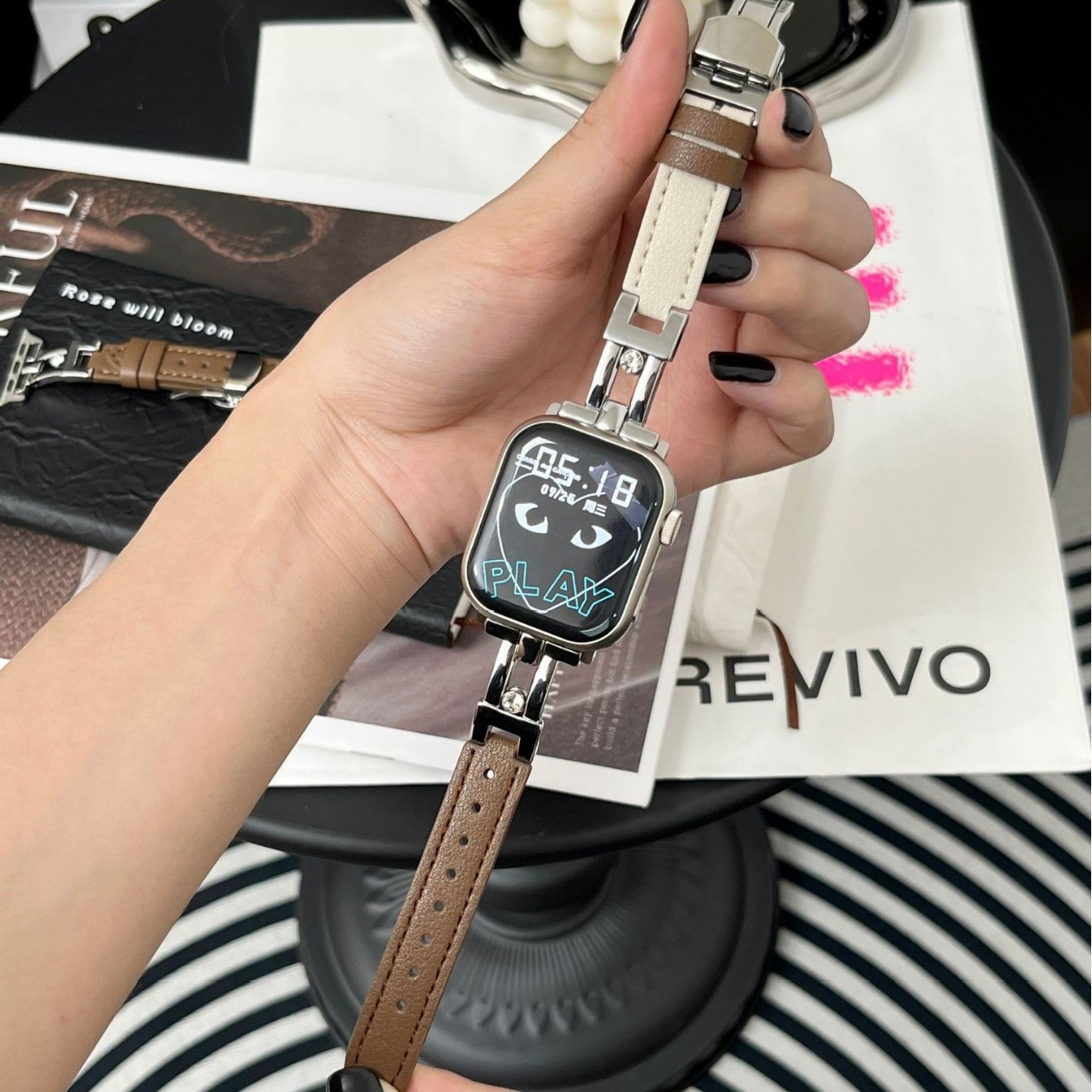 Creative Slide Leather Butterfly Buckle iwatch9 Strap for S10 Apple Watch applewatch8765se