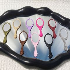 レトロ合金ハンドヘルドミラー小さなペンダント車のペンダント DIY キーペンダントカップルバッグジュエリーペンダントアクセサリー
