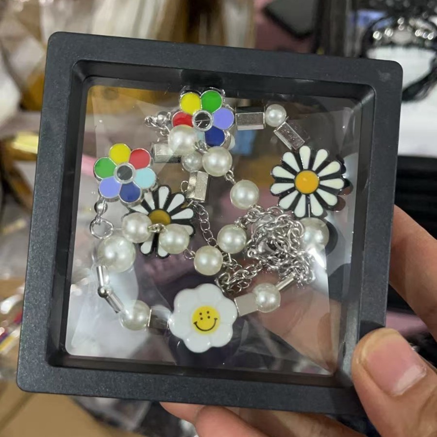 NST-0021-보이는 상자가 있는 데이지 목걸이