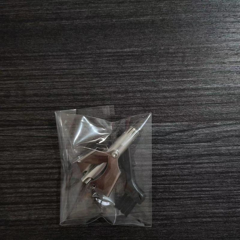 新しい鼻毛の剪定器は手動で鼻毛の神器を切って鼻の毛を剃ります。|undefined