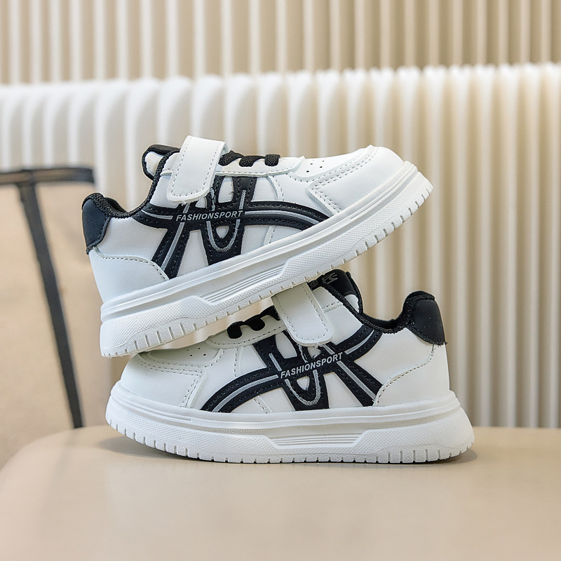 Zapatos blancos para niños 2026 primavera nuevos zapatos deportivos para niños zapatos de plancha suave zapatos casuales para niñas zapatos para bebés