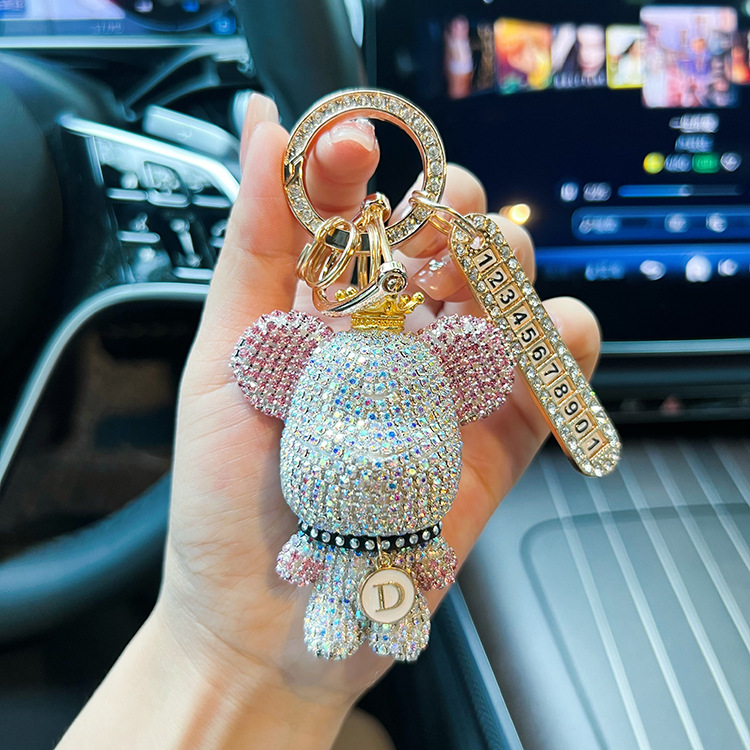Elemento de panda creativo, diamante, oso violento, llavero, letras opcionales, placa de matrícula anti-pérdida, llavero de automóvil, regalo