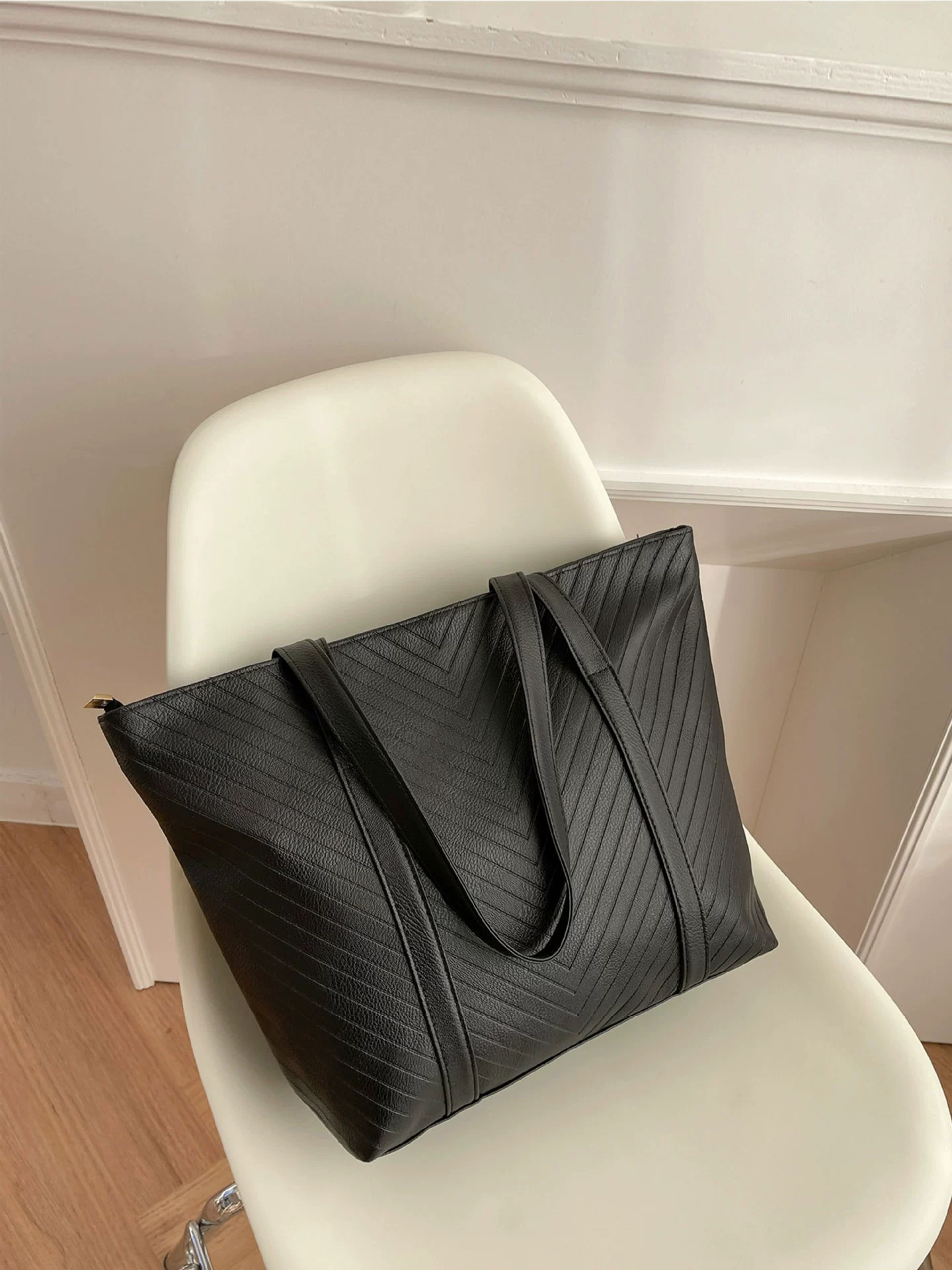 Genuine capacious universal small design one-shoulder bag, high-quality style