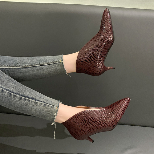 Women's Retro Black Slip-on Pointed-toe Heels with Fine Heels, Fashionable Women's Shoes, Bare Boots for Spring and Autumn Large Sizes