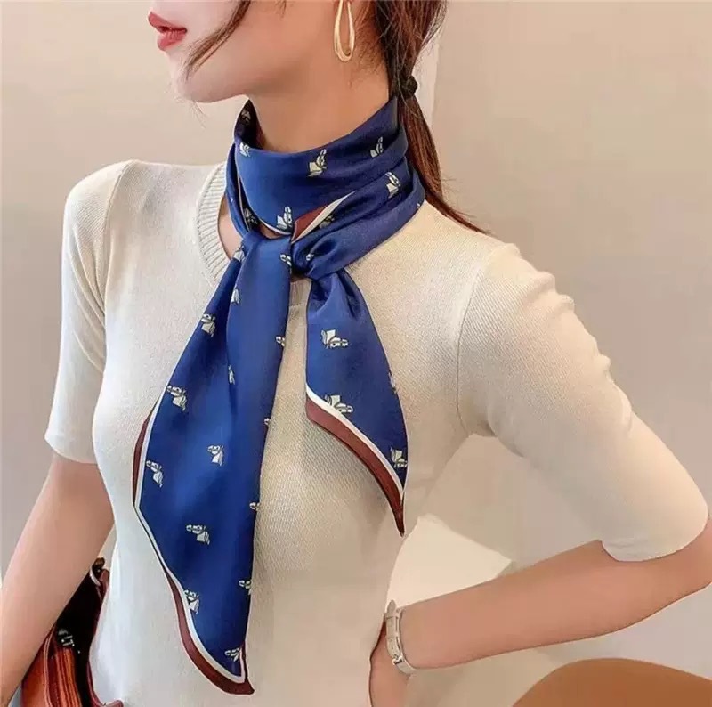 파란색과 갈색 조랑말