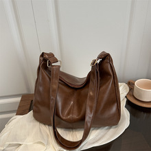 女包百搭ins斜挎包2025新款复古托特包学院风休闲大容量单肩包包