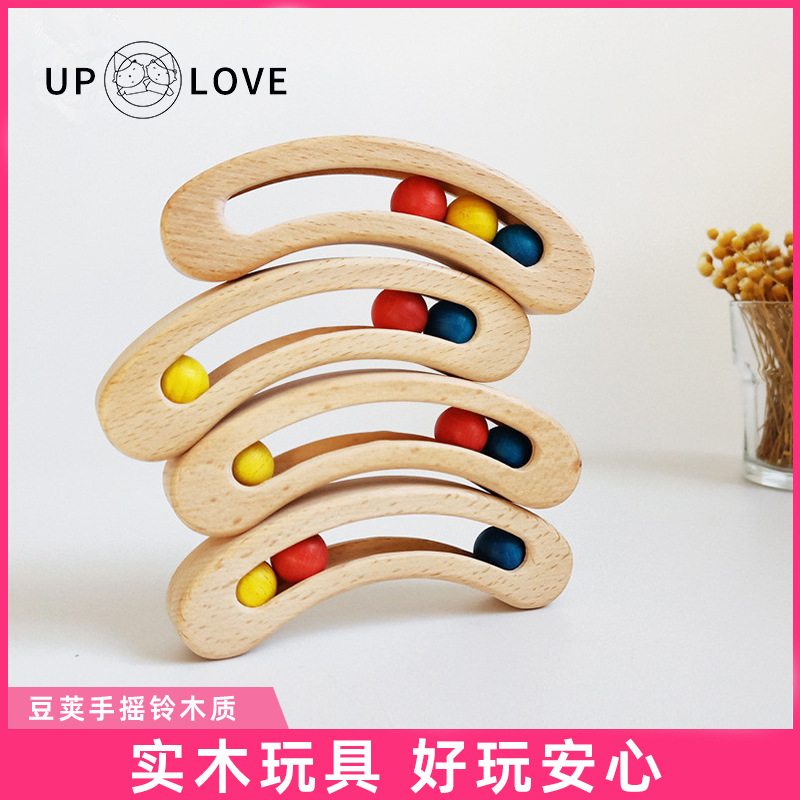 Hand-cranked wooden beechwood toy for infants and toddlers, a learning tool to improve hand-eye coordination and cognitive abilities.